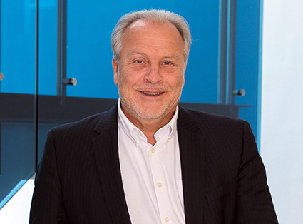 Portraitfoto Dietmar Schmitz, Leiter der Sparkassenakademie Rheinland-Pfalz