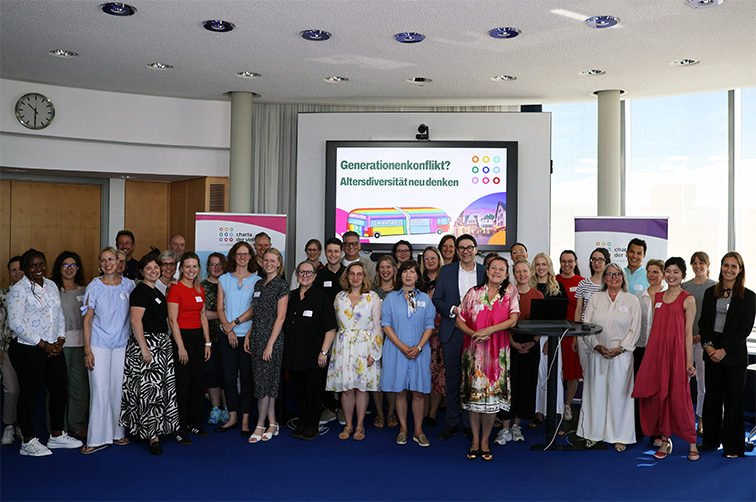 
        Gruppenfoto der Teilnehmenden im SVRP zur Veranstaltung der Charta der Vielfalt.
    
