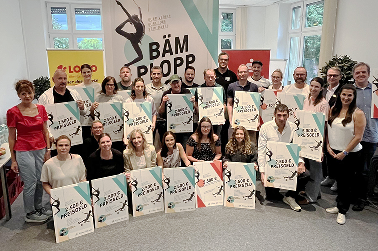 Gruppenfoto mit den Gewinnern der Preisverleihung.