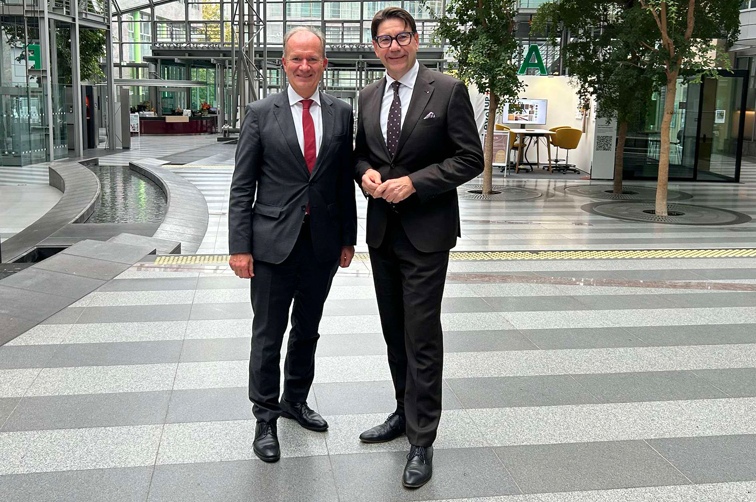 
        Michael Breuer übergibt Vorsitz im Aufsichtsrat an Thomas Hirsch
    