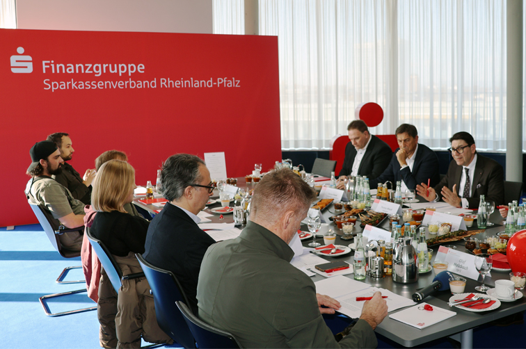 
        Gesprächsrunde zur Herbst-PK im SVRP.
    