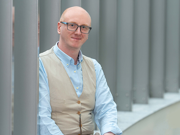 Portraitaufnahme von Herrn Thobias Quaß, Referent Presse beim SVRP