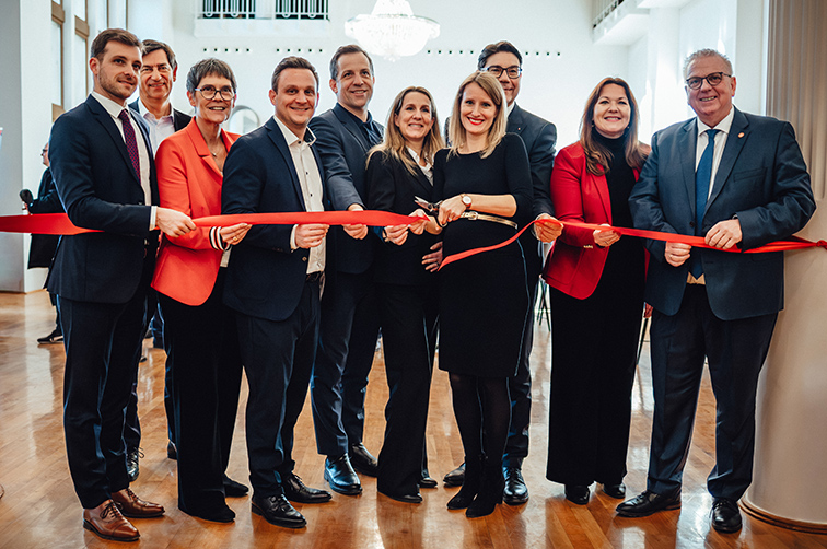 
        Feierliche Eröffnung Schloß Waldthausen
    