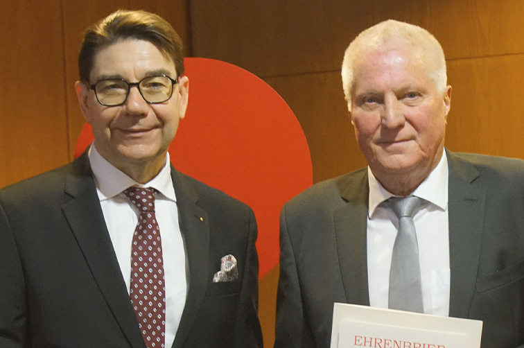Präsident des Sparkassenverbandes, Thomas Hirsch (links) würdigte den scheidenden Vorstandsvorsitzenden Thomas Späth für sein Lebenswerk. (c) KSK Birkenfeld | L.Stibitz