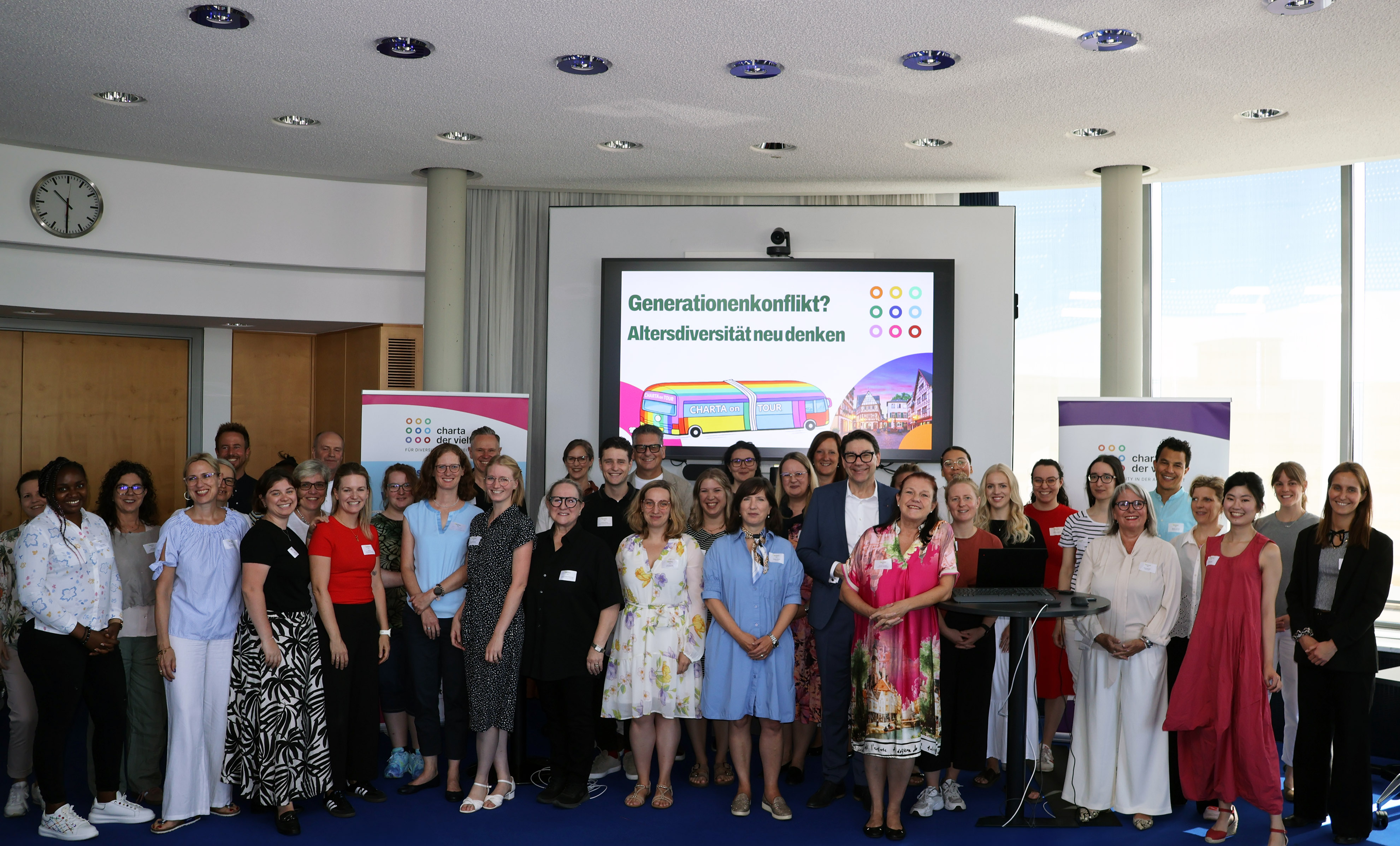 
        Gruppenfoto der Teilnehmenden im SVRP zur Veranstaltung der Charta der Vielfalt.
    