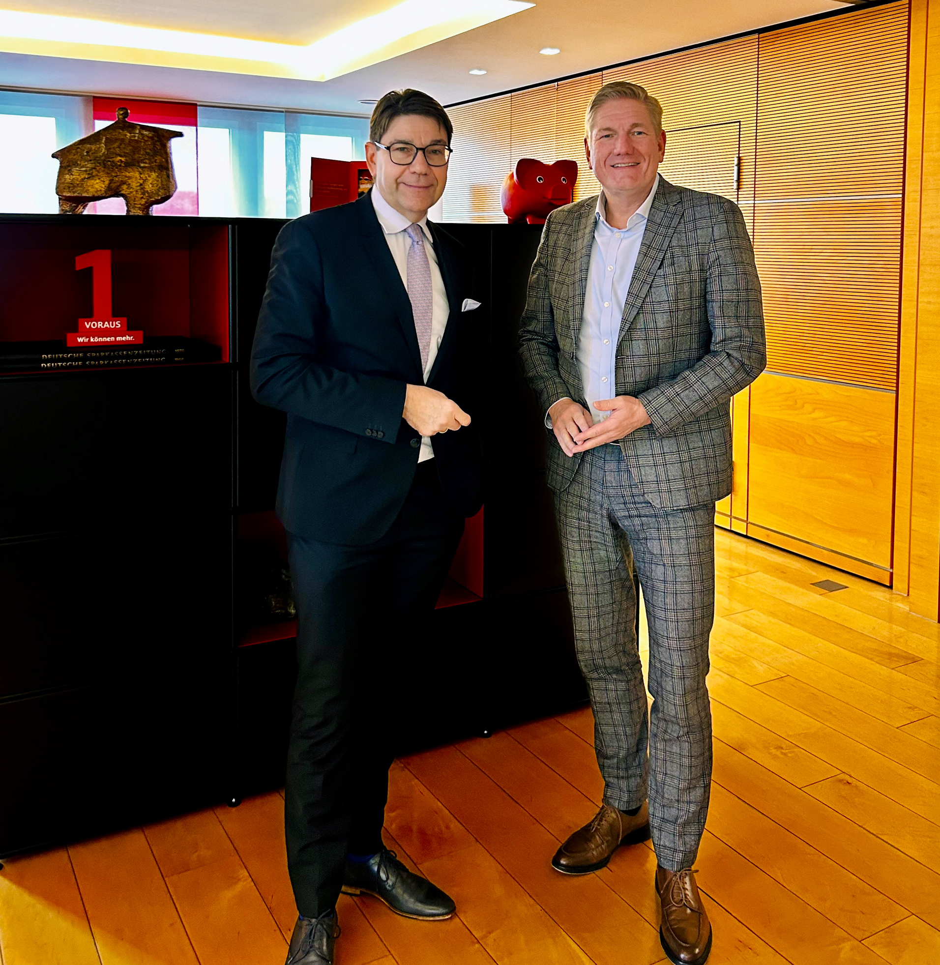 Thomas Hirsch und Andreas Jahn im Büro der Verbandsleitung.