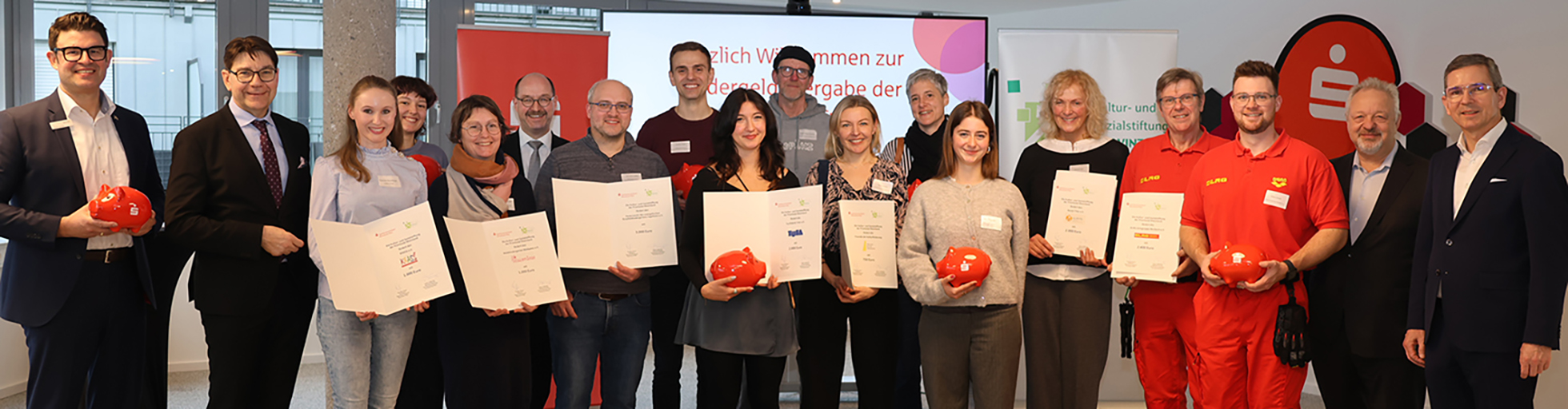 Gruppenbild der Fördergeldübergabe der Kultur- und Sozialstiftung der Provinzial in Trier