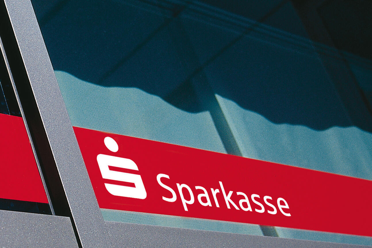 Fassade mit Sparkassen-Schriftzug